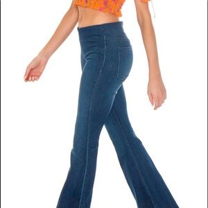 Free People W25. Never worn! Very flattering.